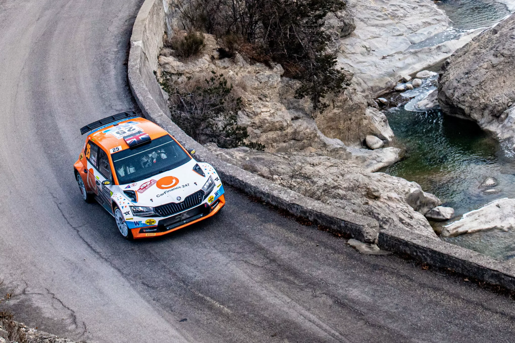 Rallye_Monte-Carlo_nouvelle_victoire_en_WRC2_pour_Andreas_Mikkelsen_au_volant_de_la_SKODA_FABIA_Rally2evo_3